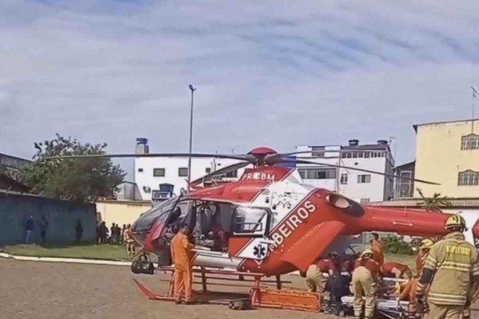 Resgate de homem que caiu de telhado à 3 metros de altura em Ceilândia - (crédito: Divulgação) Resgate de homem que caiu de telhado à 3 metros de altura em Ceilândia - (crédito: Divulgação)