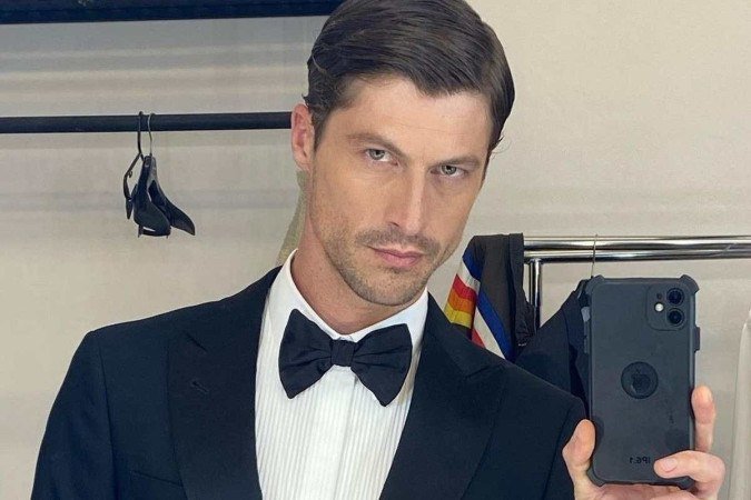 Amigos e familiares fazem uma campanha nas redes sociais em busca de informações. Outros perfis também já aderiram e compartilham uma imagem do ator com telefones para contato. - (crédito: Reprodução/Instagram/@ricardo.merini) Amigos e familiares fazem uma campanha nas redes sociais em busca de informações. Outros perfis também já aderiram e compartilham uma imagem do ator com telefones para contato. - (crédito: Reprodução/Instagram/@ricardo.merini)