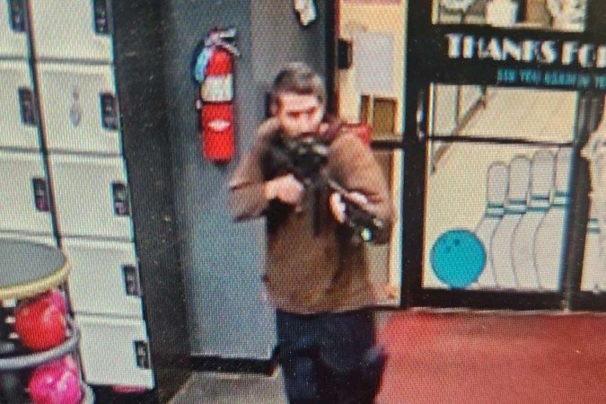 Esta imagem de folheto divulgada em 25 de outubro de 2023 pelo Gabinete do Xerife do Condado de Androscoggin mostra uma foto do suspeito do ataque a tiros nos EUA - (crédito: ANDROSCOGGIN COUNTY SHERIFF'S OFFICE / AFP) Esta imagem de folheto divulgada em 25 de outubro de 2023 pelo Gabinete do Xerife do Condado de Androscoggin mostra uma foto do suspeito do ataque a tiros nos EUA - (crédito: ANDROSCOGGIN COUNTY SHERIFF'S OFFICE / AFP)