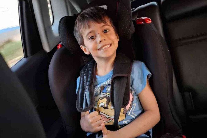 Menino de 5 anos luta para tratar doença rara; vacina custa R$ 15 milhões