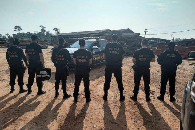 Ação ocorreu simultaneamente em sete municípios de Rondônia e um no Acre; foram apreendidos bens e dinheiro que, somados, ultraam a casa de R$ 5 milhões - (crédito: Divulgação/PF) Ação ocorreu simultaneamente em sete municípios de Rondônia e um no Acre; foram apreendidos bens e dinheiro que, somados, ultraam a casa de R$ 5 milhões - (crédito: Divulgação/PF)