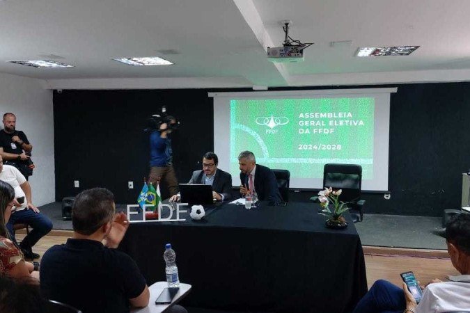 Daniel Vasconcelos foi unanimidade entre os clubes presentes e segue à frente da FFDF entre 2024 e 2027 - (crédito: Divulgação/FFDF) Daniel Vasconcelos foi unanimidade entre os clubes presentes e segue à frente da FFDF entre 2024 e 2027 - (crédito: Divulgação/FFDF)