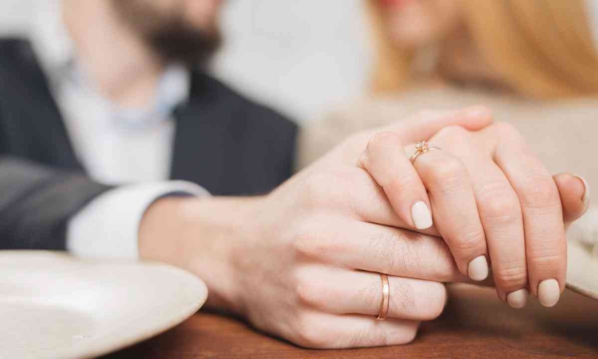 Mulher tenta impedir a entrada de noiva no próprio casamento 