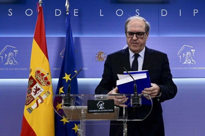 Angel Gabilondo, defensor público da Espanha, apresenta o relatório no Parlamento, em Madri - (crédito: AFP) Angel Gabilondo, defensor público da Espanha, apresenta o relatório no Parlamento, em Madri - (crédito: AFP)