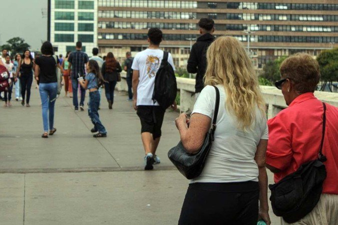 Segundo o IBGE, as mulheres idosas representam 59,07% do total de pessoas com 65 anos ou mais    