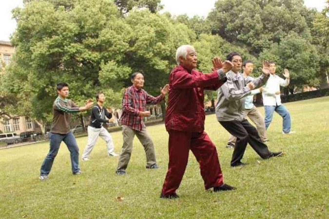 Parkinson: arte marcial chinesa ajuda a combater rigidez da doença - (crédito: Xie Bingcan/Divulgação) Parkinson: arte marcial chinesa ajuda a combater rigidez da doença - (crédito: Xie Bingcan/Divulgação)