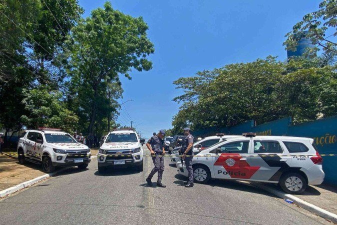 Pai de autor de ataque em escola é indiciado por posse irregular de arma - (crédito: FLORENCE GOISNARD / AFP) Pai de autor de ataque em escola é indiciado por posse irregular de arma - (crédito: FLORENCE GOISNARD / AFP)