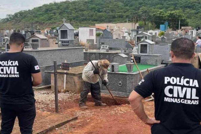 Patos de Minas: líder de seita e funcionário presos por furto em cemitério - (crédito: Divulgação/PCMG) Patos de Minas: líder de seita e funcionário presos por furto em cemitério - (crédito: Divulgação/PCMG)