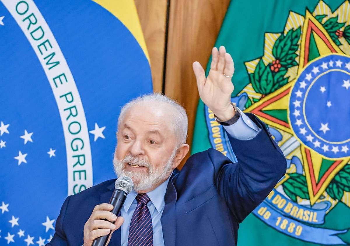 Bolsa cai e dólar sobe após fala de Lula sobre não zerar deficit