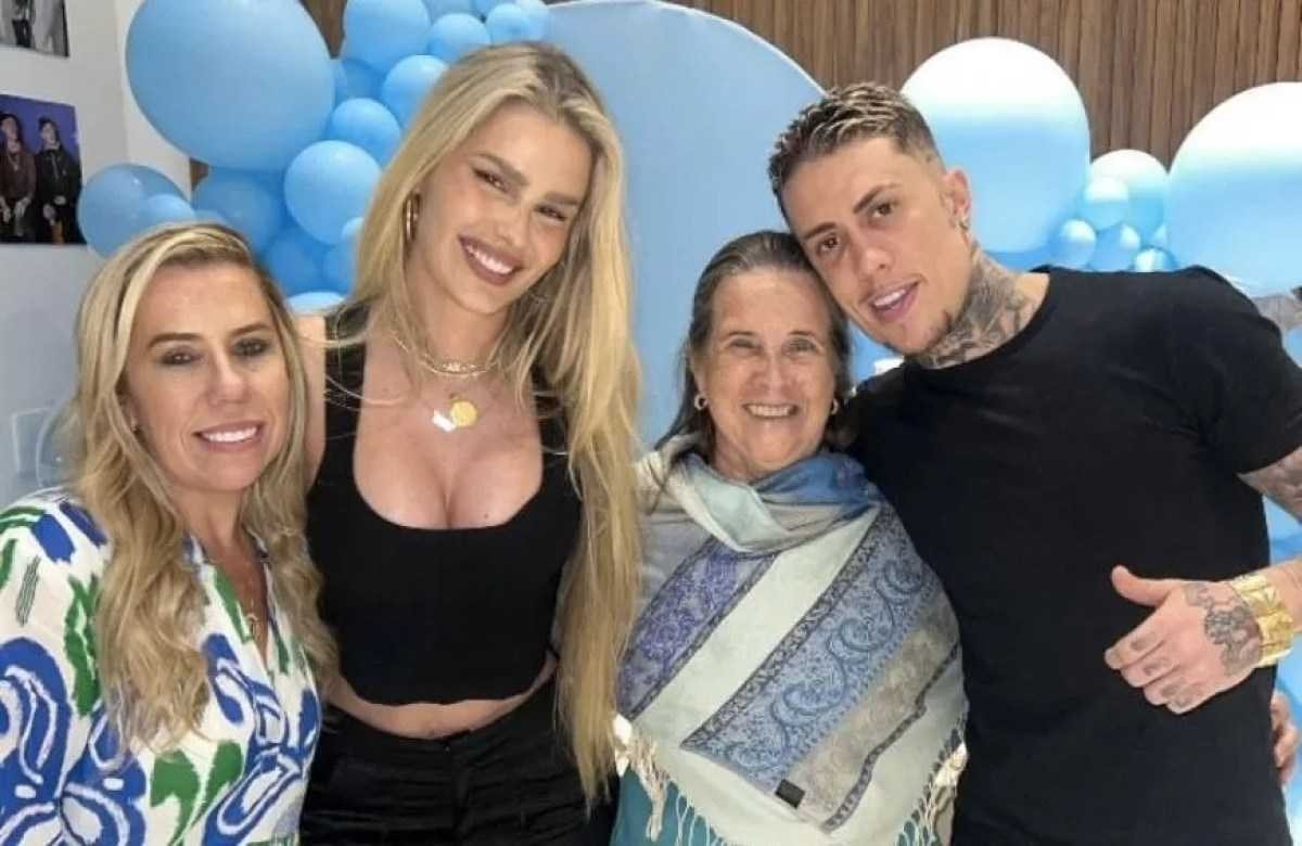 Yasmin Brunet esteve no aniversário da avó de MC Daniel 