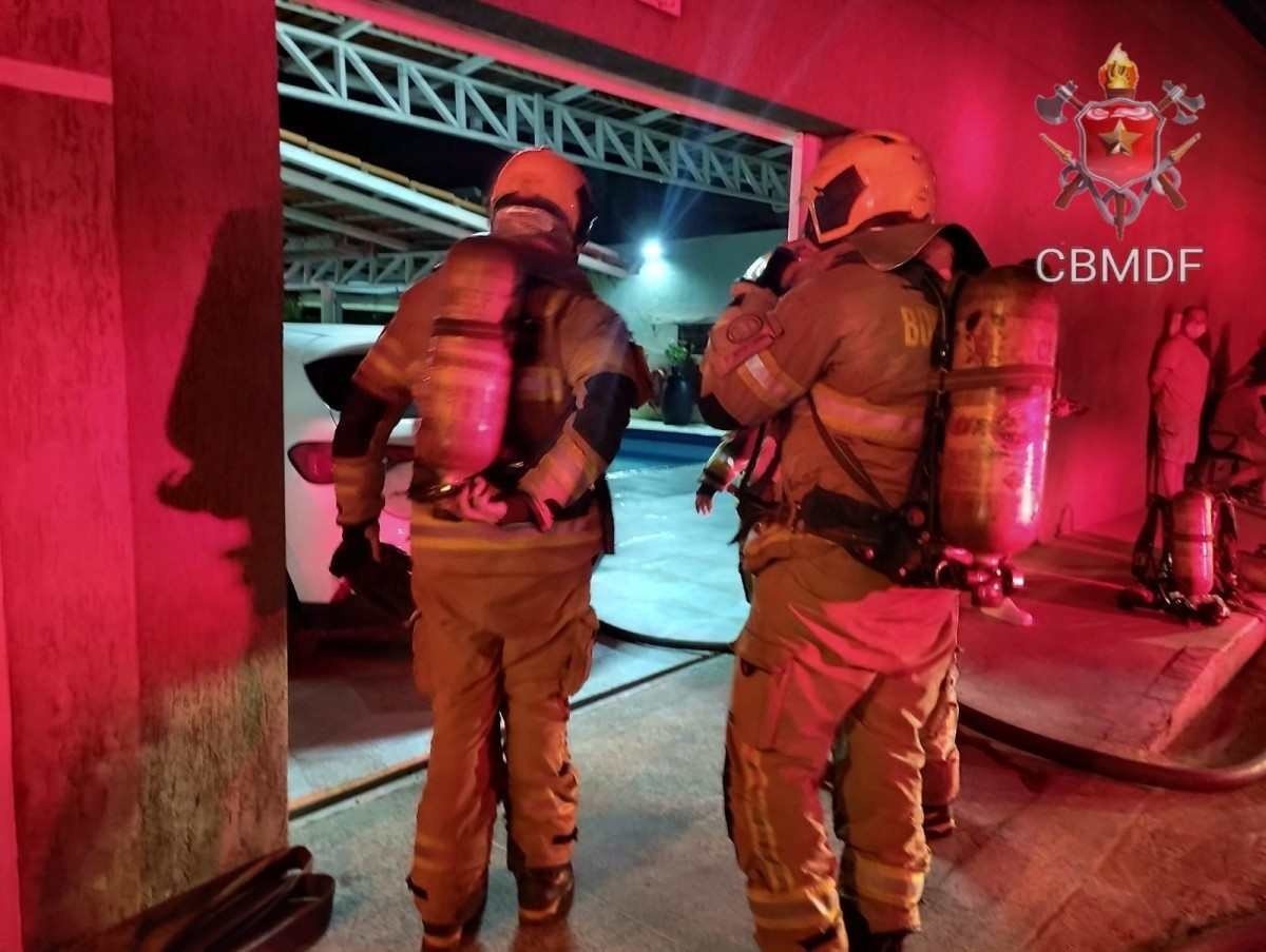 Casa pega fogo em Sobradinho e deixa animal de estimação ferido 