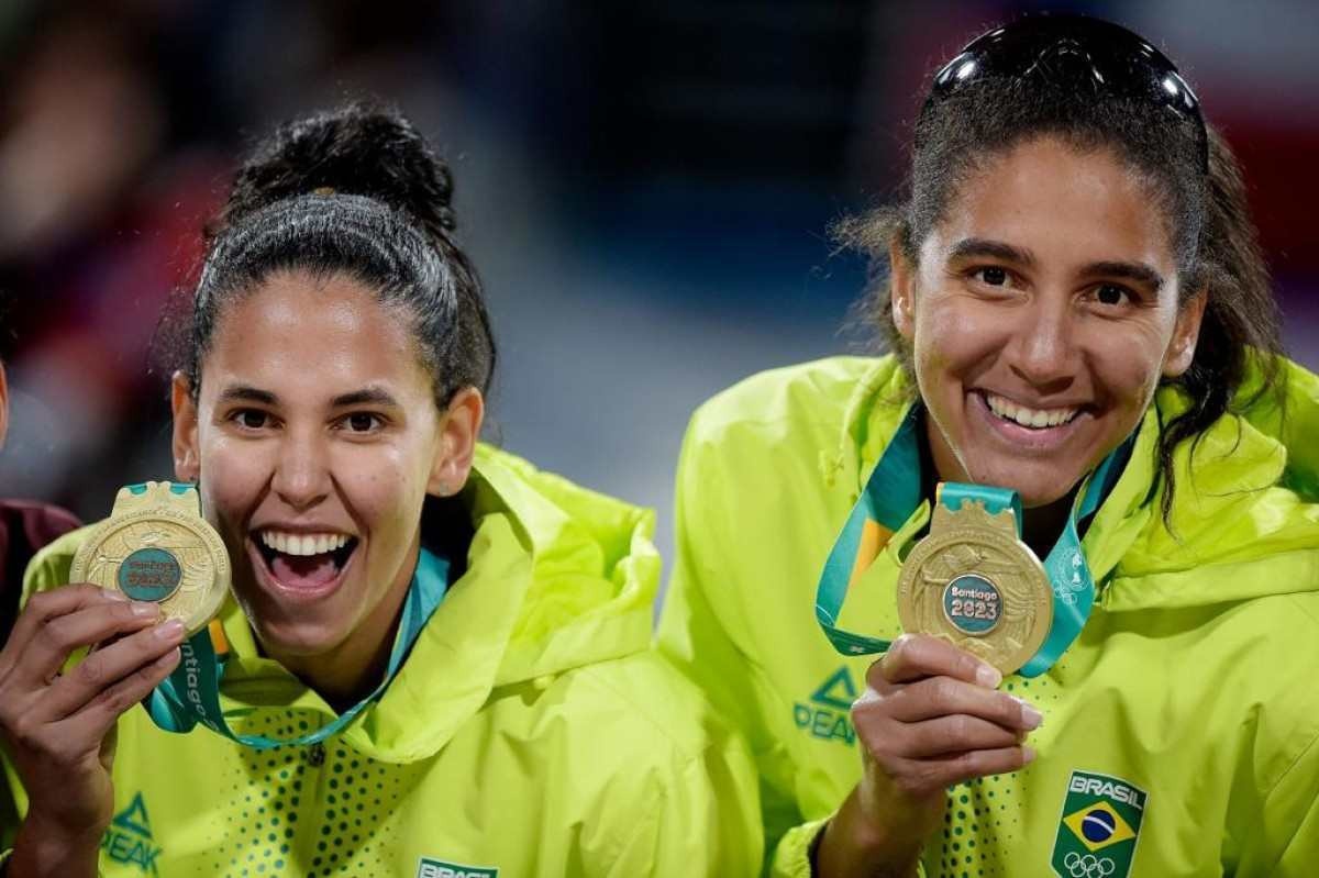  28/10/2023 Crédito: Alexandre Loureiro/COB. Duda e Ana Patricia conquistaram a medalha de ouro no torneio feminino de vôlei de praia do Pan-Americano de Santiago 2023. 