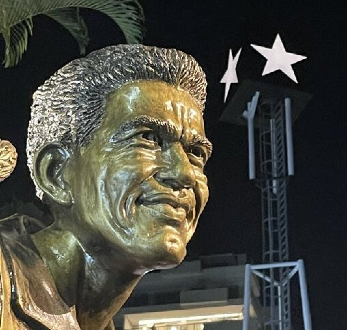 Garrincha recebe homenagens no dia em que completaria 90 anos