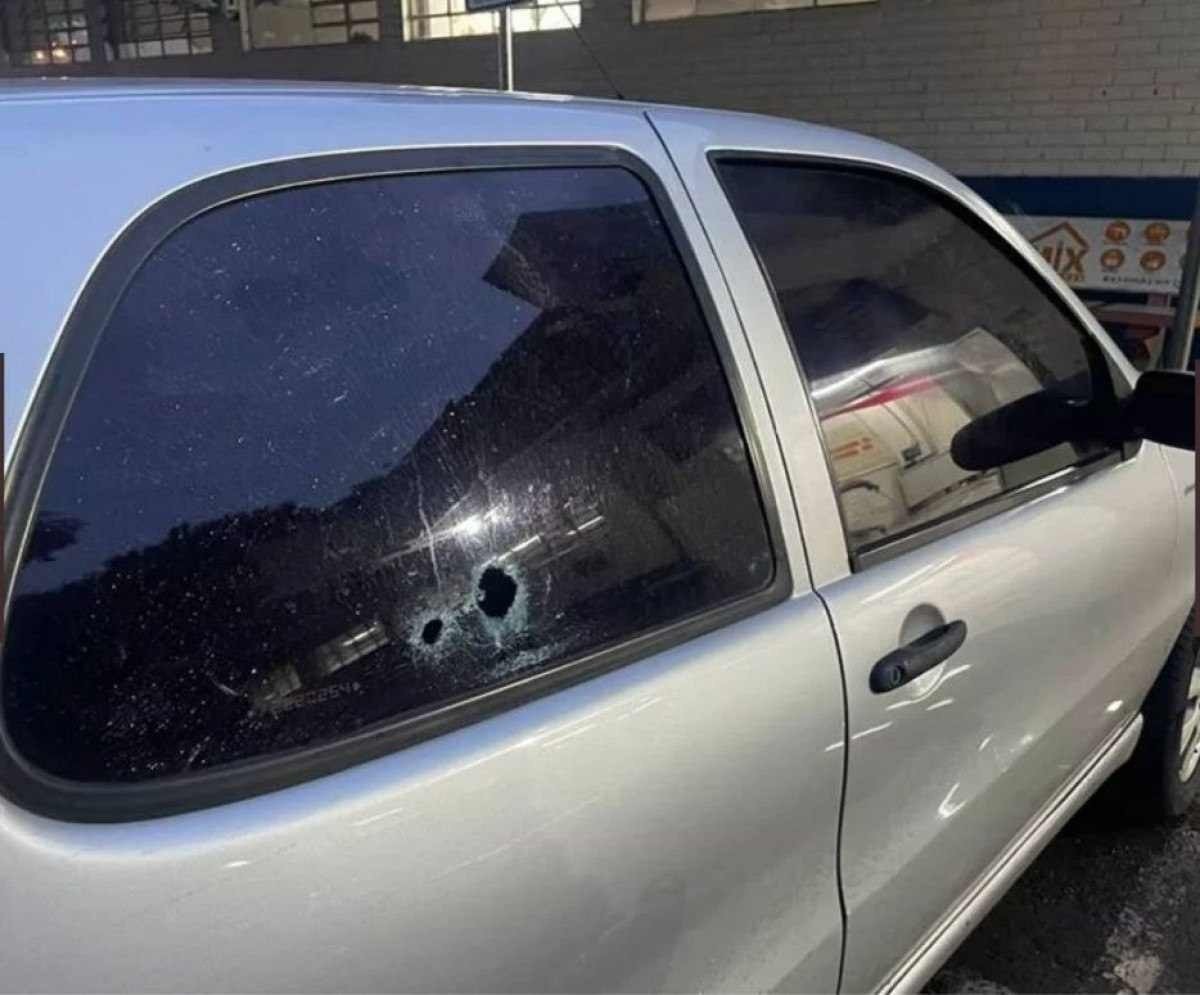 Uma briga de trânsito ocasionou em uma pessoa alvejada com dois disparos de arma de fogo na região do Guará