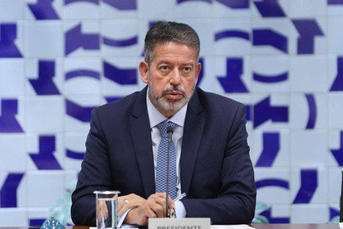 Lira quer votar PLP 136/23, de autoria do governo, que aborda a reposição de perdas dos estados e municípios decorrentes das mudanças do ICMS dos combustíveis feitas durante o governo Bolsonaro - (crédito: Marina Ramos / Câmara dos Deputados) Lira quer votar PLP 136/23, de autoria do governo, que aborda a reposição de perdas dos estados e municípios decorrentes das mudanças do ICMS dos combustíveis feitas durante o governo Bolsonaro - (crédito: Marina Ramos / Câmara dos Deputados)