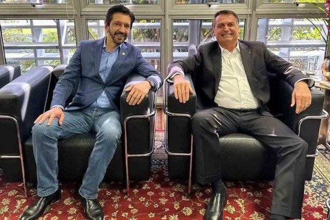Prefeito cobrou ex-presidente publicamente: Prefeito cobrou ex-presidente publicamente: