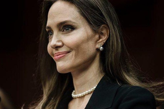 Angelina Jolie ganhou as manchetes em 2013 ao anunciar que havia retirado as mamas por causa do risco elevado de câncer de mama - (crédito: Getty Images) Angelina Jolie ganhou as manchetes em 2013 ao anunciar que havia retirado as mamas por causa do risco elevado de câncer de mama - (crédito: Getty Images)