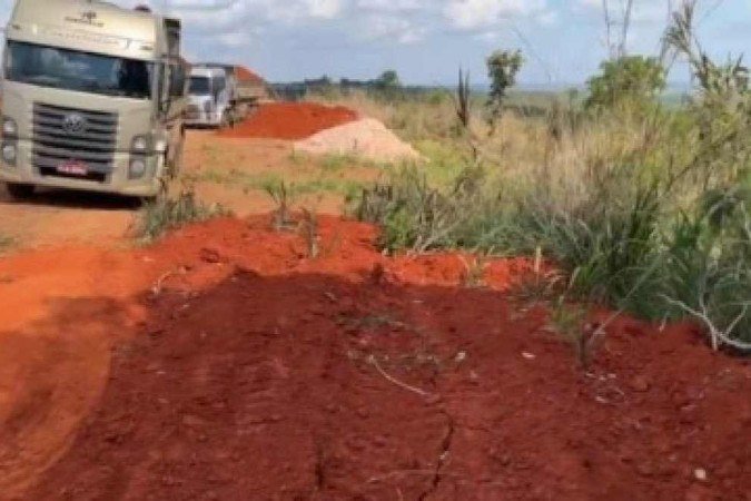 Três homens foram detidos pela polícia por cometer crime ambiental na região do Altiplano Leste - (crédito: PCDF/Divulgação) Três homens foram detidos pela polícia por cometer crime ambiental na região do Altiplano Leste - (crédito: PCDF/Divulgação)