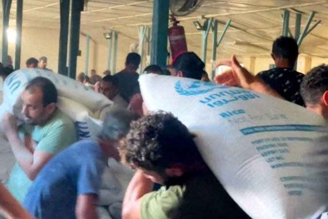 Segundo UNRWA, saques em armazéns são Segundo UNRWA, saques em armazéns são