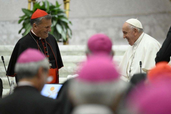 Esta foto tirada em 28 de outubro mostra o Papa Francisco e o Cardeal Mario Grech participando do último dia da 16ª assembleia geral do Sínodo dos Bispos no Vaticano - (crédito: HANDOUT / VATICAN MEDIA / AFP) Esta foto tirada em 28 de outubro mostra o Papa Francisco e o Cardeal Mario Grech participando do último dia da 16ª assembleia geral do Sínodo dos Bispos no Vaticano - (crédito: HANDOUT / VATICAN MEDIA / AFP)