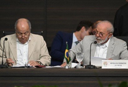 Encontro com Mauro Vieira ocorrerá na tarde desta terça-feira (5/5), no Palácio do Planalto. Encontro ocorre um dia antes de Lula viajar para Washington, capital dos EUA -  (crédito: EVARISTO SA/AFP via Getty Images) -Encontro com Mauro Vieira ocorrerá na tarde desta terça-feira (5/5), no Palácio do Planalto. Encontro ocorre um dia antes de Lula viajar para Washington, capital dos EUA -  (crédito: EVARISTO SA/AFP via Getty Images)