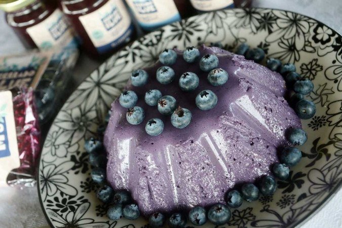  31/10/2023 Credito: Ed Alves/CB/DA.Press. Cidades. Produção de Mirtilo e os produtos com a Fruta. Produtoras - irmãs e Socias Leandra Lima (boné) e Zuliene Lima. 