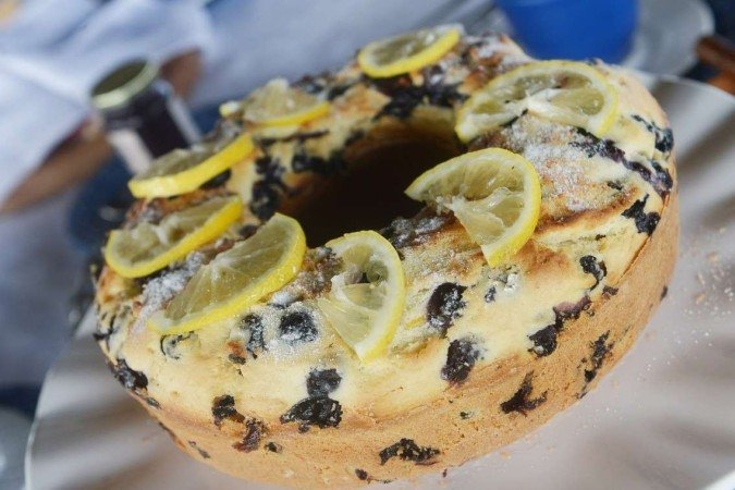  31/10/2023 Credito: Ed Alves/CB/DA.Press. Cidades. Produção de Mirtilo e os produtos com a Fruta. Produtoras - irmãs e Socias Leandra Lima (boné) e Zuliene Lima. 