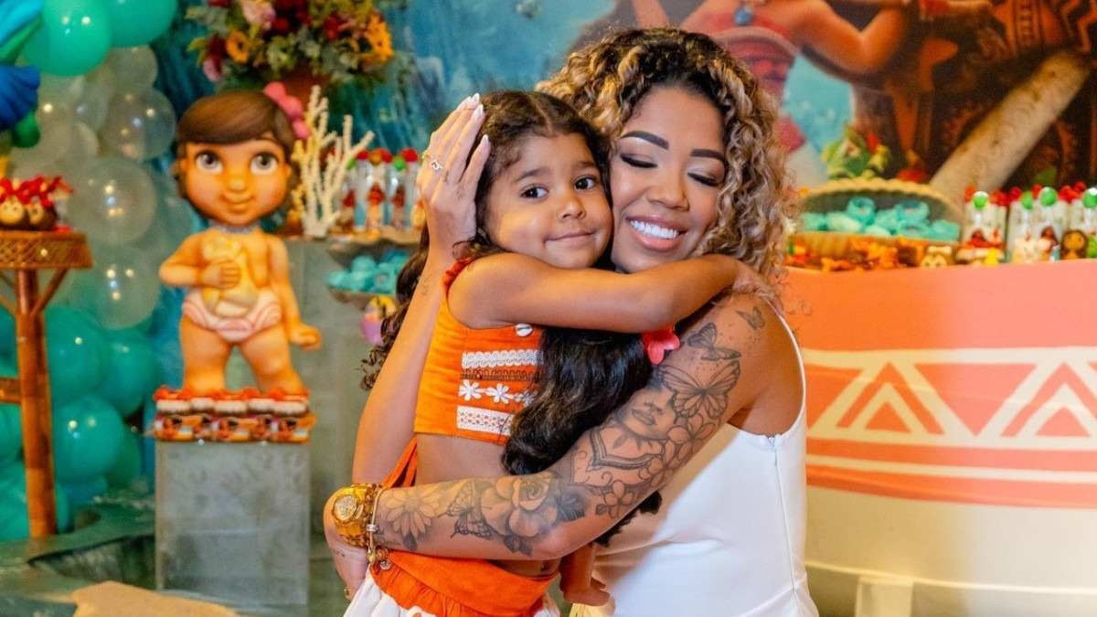 Viviane Noronha desabafa após filha ser constrangida em festa de Gabily