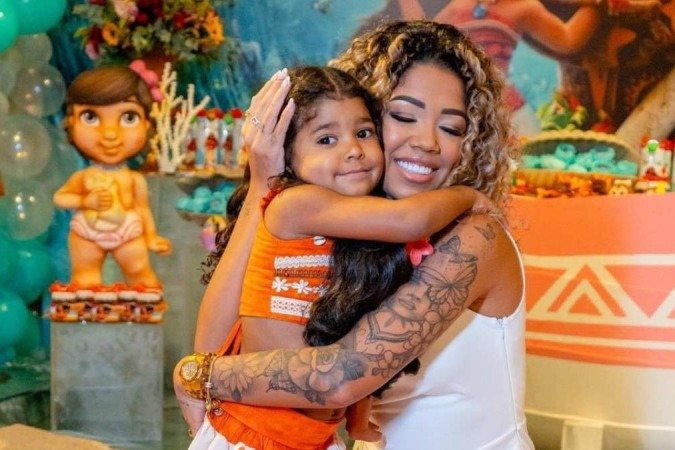 Viviane Noronha e a filha mais velha, Júlia - (crédito: Reprodução Instagram) Viviane Noronha e a filha mais velha, Júlia - (crédito: Reprodução Instagram)
