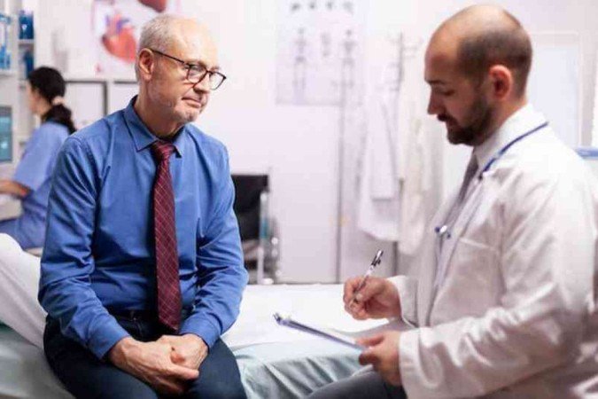46% dos homens acima de 40 anos só vão ao médico quando sentem algo. Esse número aumenta para 58% se ele utiliza apenas o SUS - (crédito: Reprodução/Freepik) 46% dos homens acima de 40 anos só vão ao médico quando sentem algo. Esse número aumenta para 58% se ele utiliza apenas o SUS - (crédito: Reprodução/Freepik)