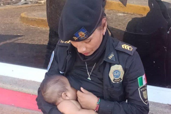 Arizbeth Ambrosio amamentou um bebê de quatro meses que chorava em meio à devastação - (crédito: SSC) Arizbeth Ambrosio amamentou um bebê de quatro meses que chorava em meio à devastação - (crédito: SSC)
