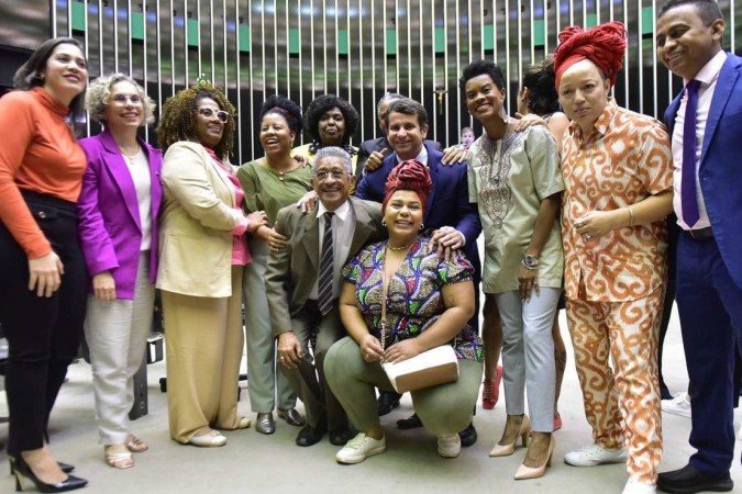 Câmara aprovou há duas semanas a criação da bancada negra, que irá atuar pela aprovação de projetos de proteção e de garantia de direitos para essa população - (crédito: Reprodução/Câmara dos Deputados/ Zeca Ribeiro) Câmara aprovou há duas semanas a criação da bancada negra, que irá atuar pela aprovação de projetos de proteção e de garantia de direitos para essa população - (crédito: Reprodução/Câmara dos Deputados/ Zeca Ribeiro)