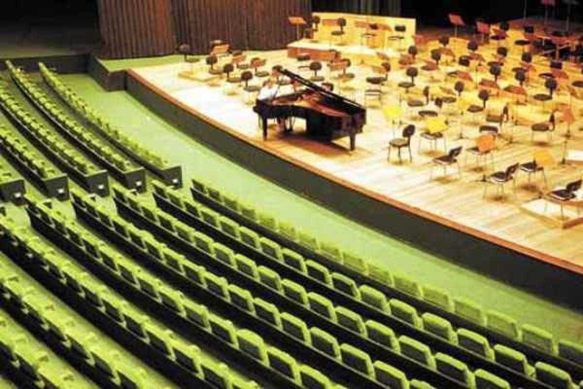 A suntuosa Sala Villa-Lobos, no Teatro Nacional. Reservada para óperas, orquestras e balés, Legião Urbana fez história a fazer um show no local, a pedido de Renato Russo