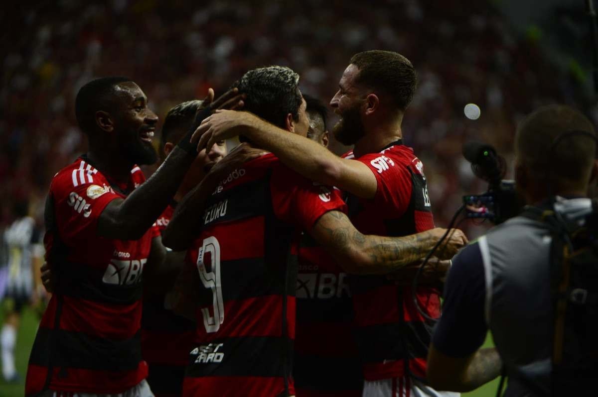 Flamengo e Santos se enfrentaram pelo Brasileirão, na noite desta quarta-feira (1º/11), no Estádio Mané Garrincha, em Brasília