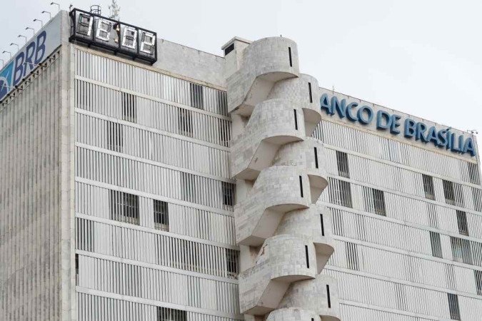 Entre janeiro e junho últimos, o BRB não só transferiu 100% dos ganhos contábeis a seus acionistas, o principal deles, o Governo do Distrito Federal (GDF), como ainda pagou uma quantia além - (crédito: Ed Alves/CB/DA.Press) Entre janeiro e junho últimos, o BRB não só transferiu 100% dos ganhos contábeis a seus acionistas, o principal deles, o Governo do Distrito Federal (GDF), como ainda pagou uma quantia além - (crédito: Ed Alves/CB/DA.Press)