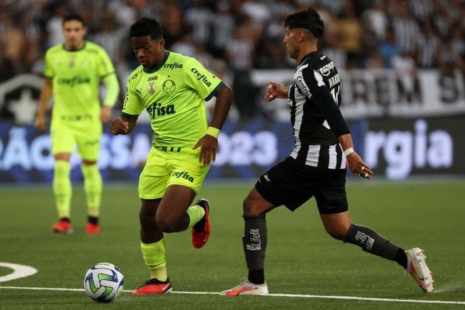 Botafogo perde de virada para o Palmeiras no Nilton Santos, com direito a polêmicas de arbitragem – Foto: Cesar Greco/Palmeiras
- (crédito: Cesar Greco/Palmeiras) Botafogo perde de virada para o Palmeiras no Nilton Santos, com direito a polêmicas de arbitragem – Foto: Cesar Greco/Palmeiras
- (crédito: Cesar Greco/Palmeiras)