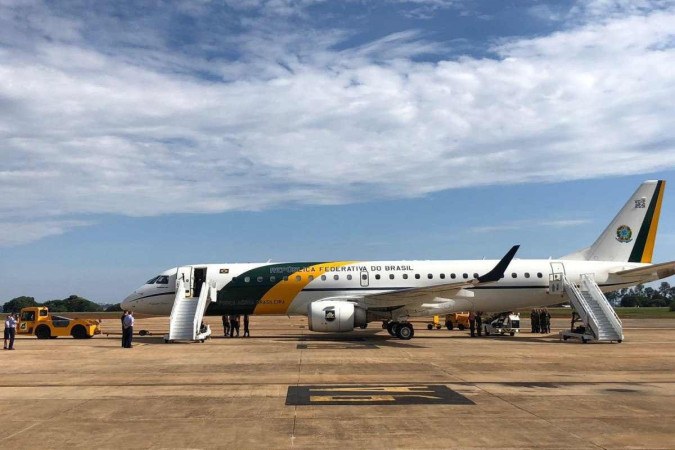 Avião da FAB com 64 brasileiros que estavam em Israel durante