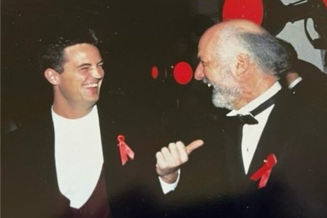 O diretor de 'Friends', James Burrows, com Matthew Perry - (crédito: Reprodução/Instagram )
O diretor de 'Friends', James Burrows, com Matthew Perry - (crédito: Reprodução/Instagram )