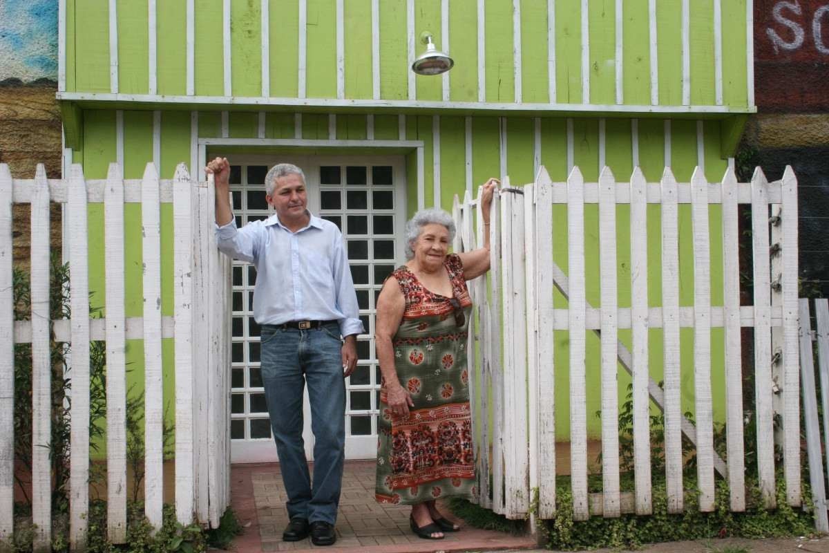 Primeiro a nascer na Cidade Livre, José Moura Filho, com a mãe Malvina Araujo Brito. Registro fotográfico de 2006