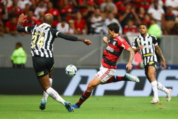 Pedro estufou a rede contra Santos, mas o Flamengo não conseguiu a vitória no Mané Garrincha, em Brasília  -  (crédito: Divulgação/Flamengo)