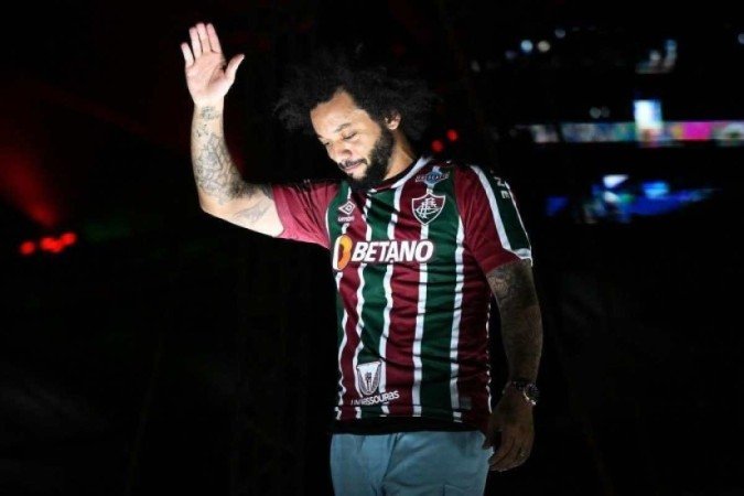 Marcelo, lateral esquerdo do Fluminense, foi vítima de comentários racistas em postagem da Conmebol  -  (crédito: Carl de Souza/AFP)