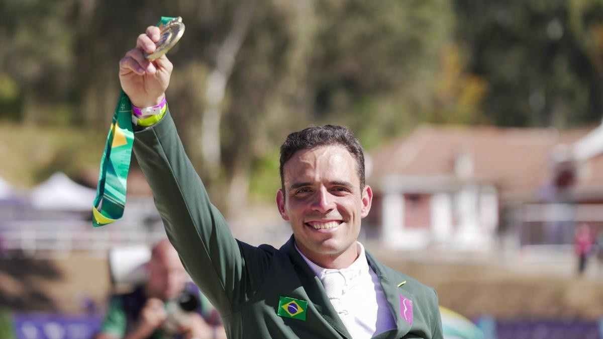 Brasiliense Stephan Barcha conquista ouro do hipismo no Pan