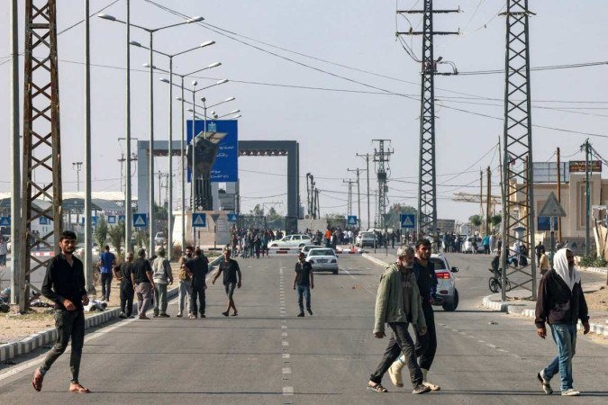 O chanceler de Israel, Eli Cohen, garantiu que todos os brasileiros poderão sair por Rafah, no Egito, até quarta-feira (8/11) - (crédito: Reprodução/SAID KHATIB / AFP) O chanceler de Israel, Eli Cohen, garantiu que todos os brasileiros poderão sair por Rafah, no Egito, até quarta-feira (8/11) - (crédito: Reprodução/SAID KHATIB / AFP)