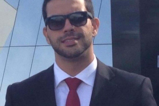 Thiago Peralva seria o responsável grampear, ilegalmente, a vítima
- (crédito: Reprodução) Thiago Peralva seria o responsável grampear, ilegalmente, a vítima
- (crédito: Reprodução)