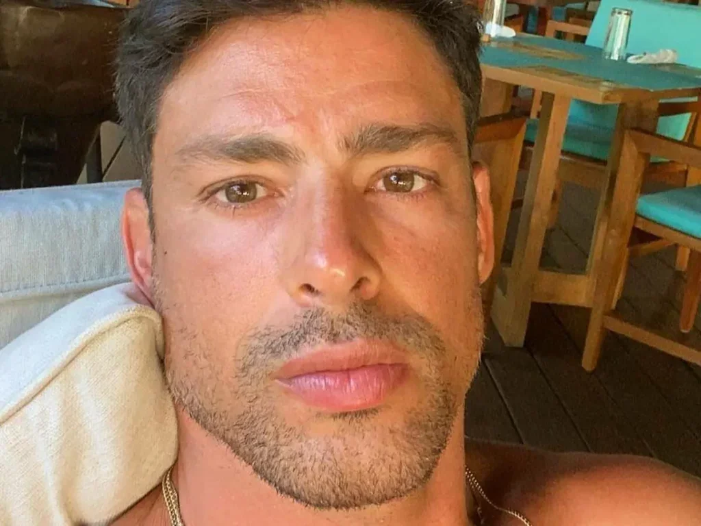 Emocionado, Cauã Reymond diz que Elisângela era sua 