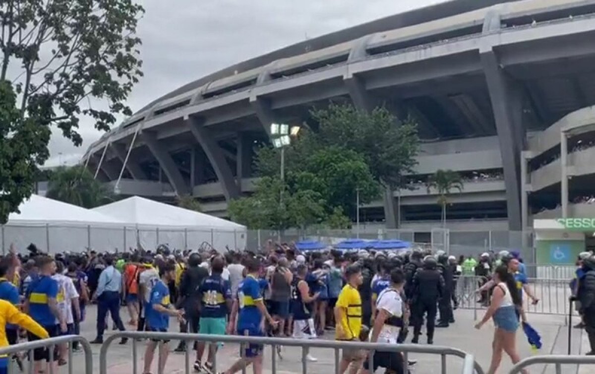 Torcedores do Boca entram em confronto com polícia