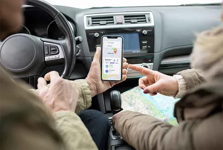 Conta sênior permite ao organizador do perfil familiar no aplicativo da Uber auxiliar idosos na solicitação de serviços -  (crédito:  Imagem/Freepik)