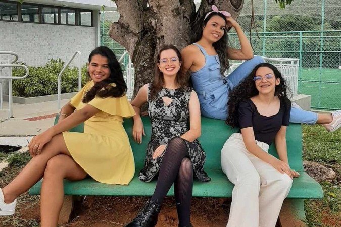 Ana Luiza, Leticia, Samara e Andressa: alunas do Sesi Senai Sobradinho que integram o grupo de teatro Delfos -  (crédito: Louis Fillip Maia Lins/Sesi)