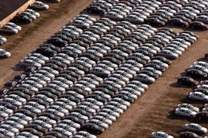 Descrição: 06/08/2002. Crédito: Sebastião Moreira/AE. Geral do Pátio da montadora general motors, em São Caetano Do Sul.
- (crédito: Sebastião Moreira/AE) Descrição: 06/08/2002. Crédito: Sebastião Moreira/AE. Geral do Pátio da montadora general motors, em São Caetano Do Sul.
- (crédito: Sebastião Moreira/AE)