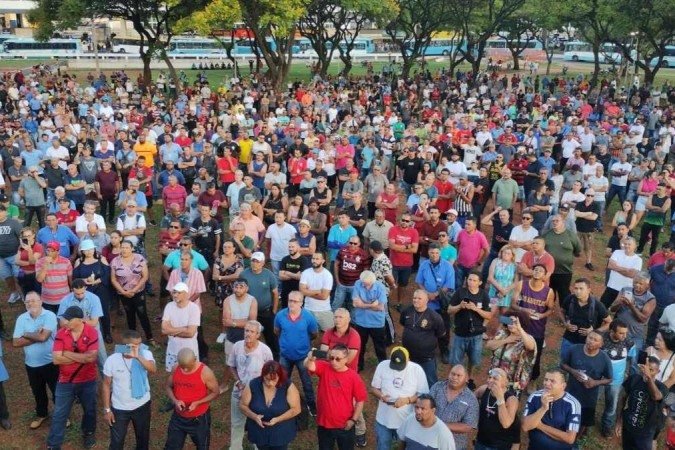 Rodoviários ficaram bastante divididos durante a votação que determinou a suspensão da greve - (crédito: Marcelo Ferreira/CB/D.A Press)